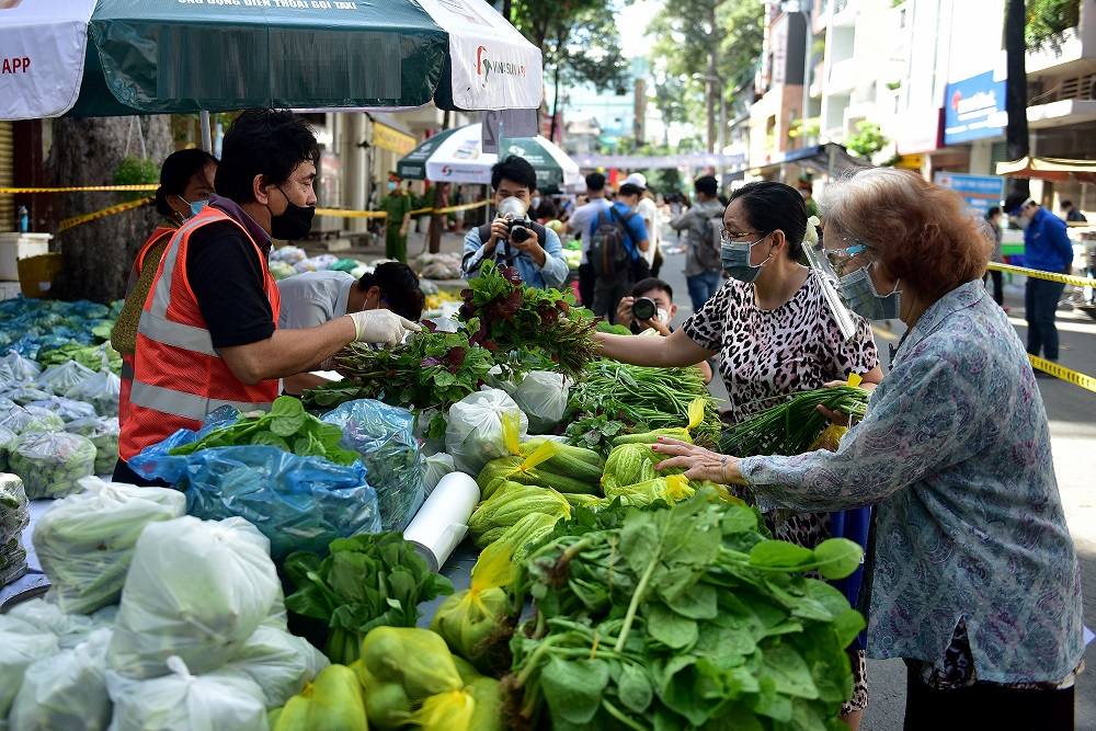 Chợ cung cấp nguồn thực phẩm tươi sống cho người dân quanh khu vực phường 15