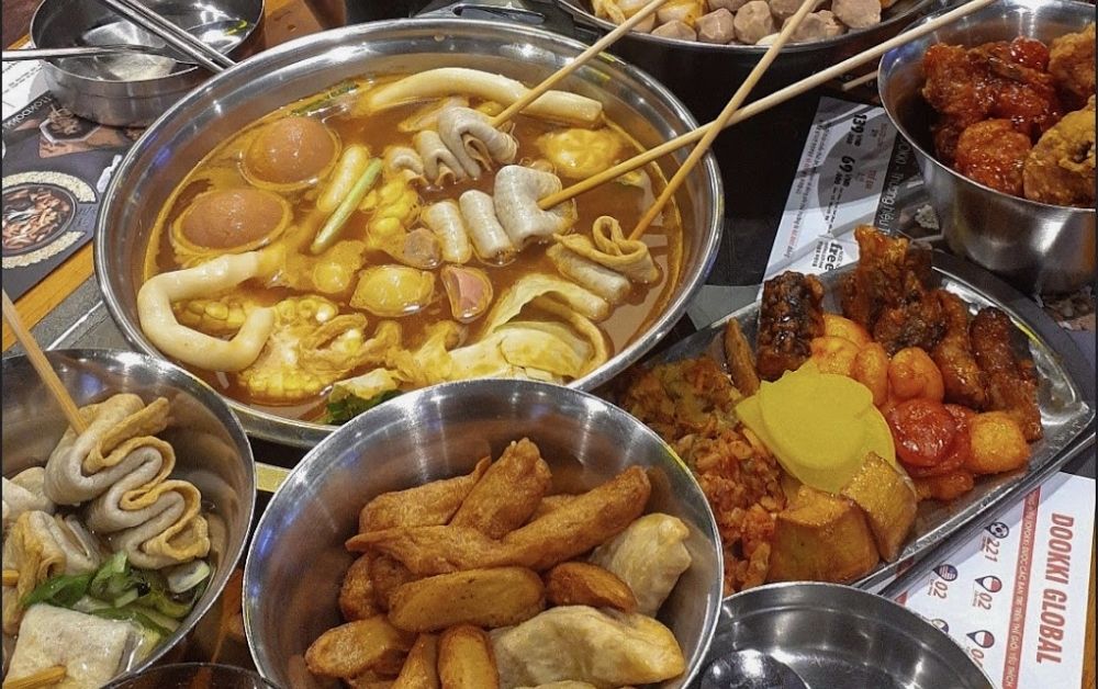 Buffet lẩu đầy ắp cho tín đồ xứ Hàn tại Dookki 