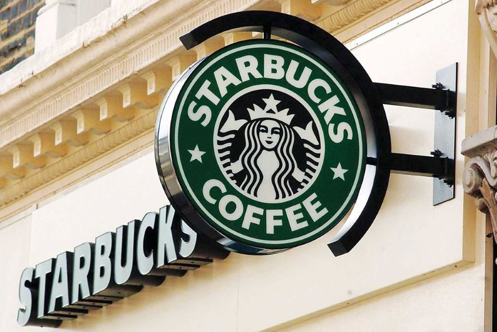 Starbucks là quán cà phê Quận 5​ yên tĩnh​ được nhiều người yêu thích 