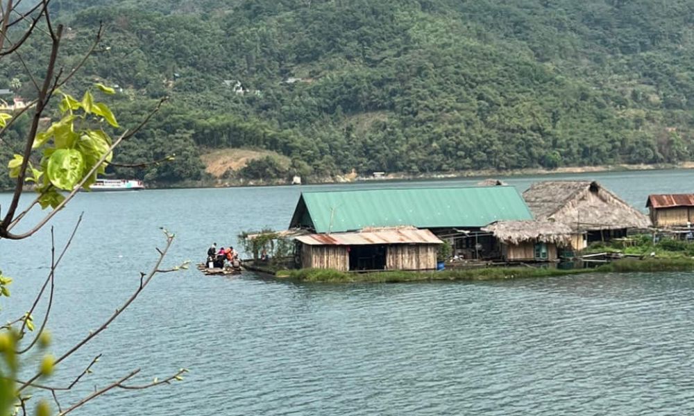  Meng Lake Homestay được xây dựng trên địa thế ven hồ 