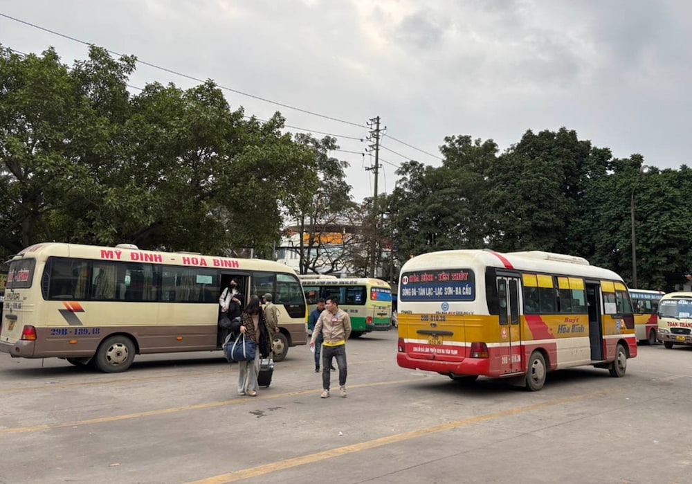 Xe khách cũng là một lựa chọn hợp lý để di chuyển đến Hòa Bình 