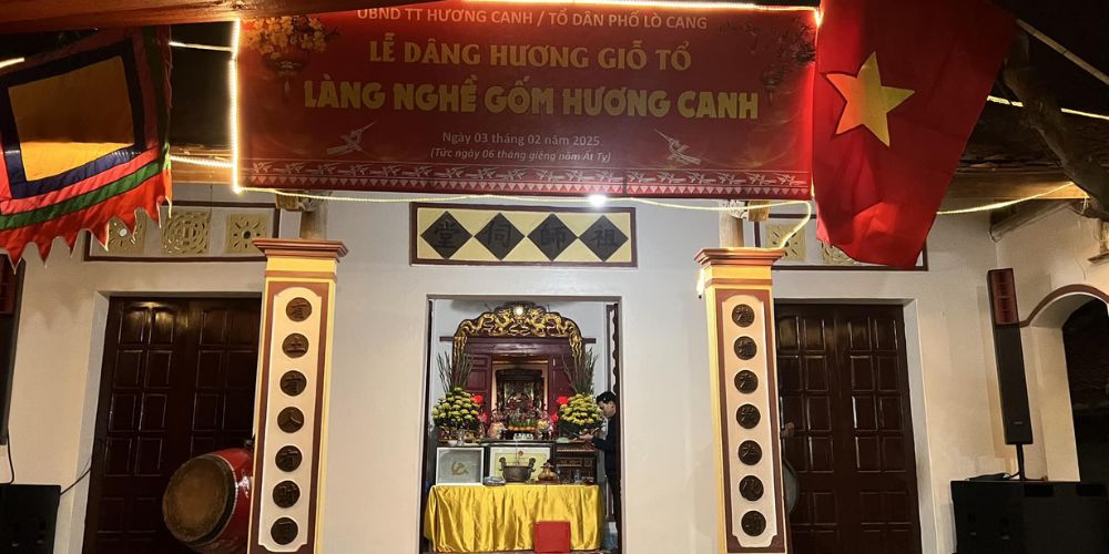 Lễ dâng hương giỗ tổ làng nghề gốm Hương Canh năm 2025