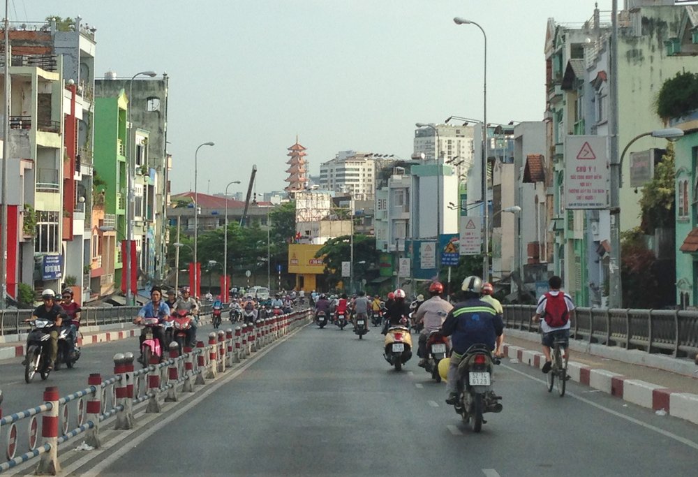 Cầu Kênh Tẻ là tuyến giao thông huyết mạch của TP. Hồ Chí Minh