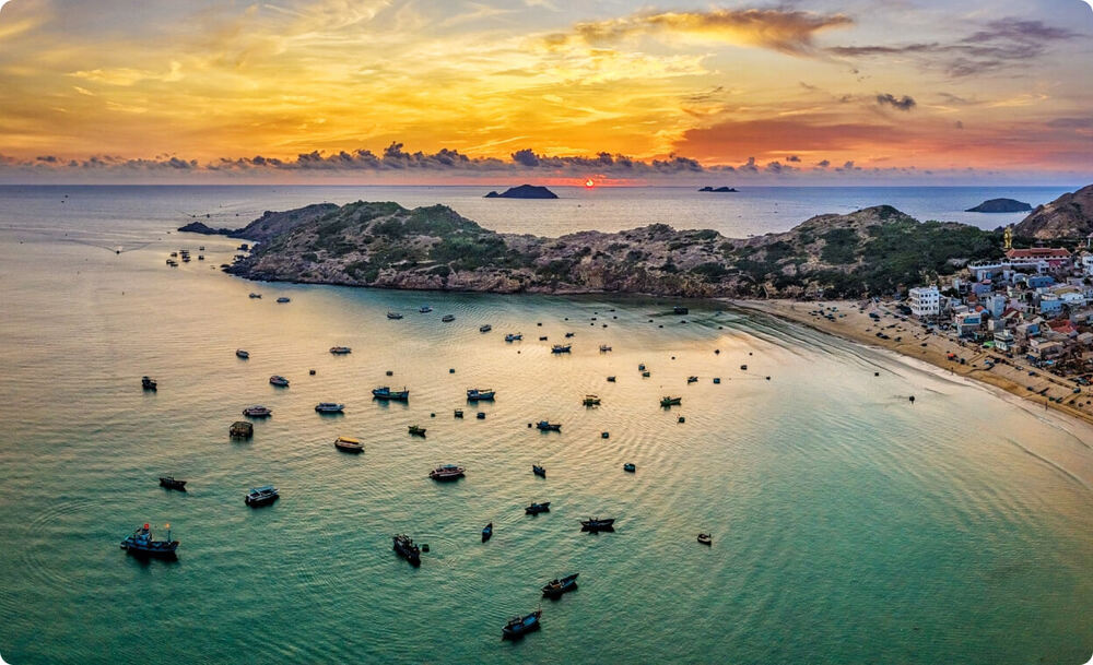 Làng chài Nhơn Lý là một ngôi làng yên bình, mang đến cho du khách những trải nghiệm tuyệt vời về cuộc sống giản dị và vẻ đẹp hoang sơ của Quy Nhơn (Ảnh sưu tầm internet)