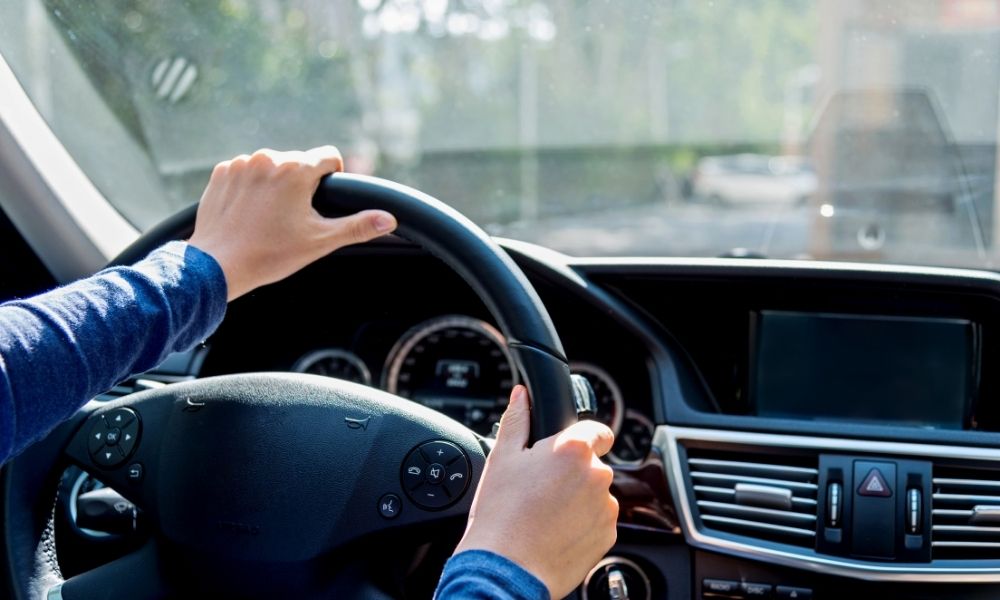 Người cầm lái phải hiểu và tuân thủ nghiêm ngặt các quy định về giao thông đường bộ (Ảnh: Sưu tầm internet)