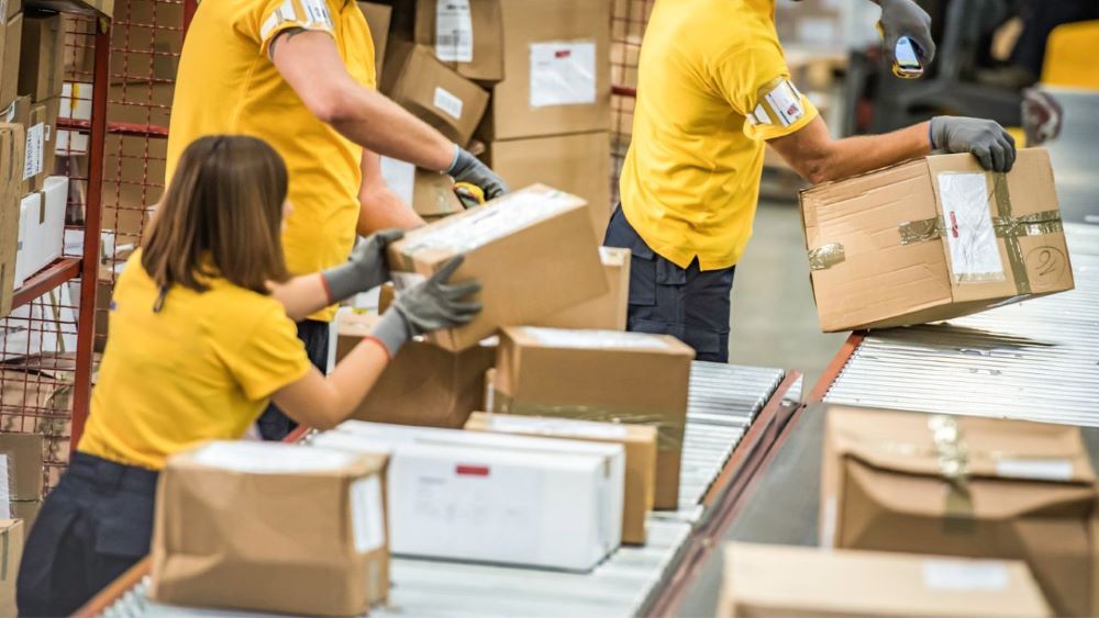 Công nhân, nhân viên kho, bán hàng có thời gian làm việc thường từ 6 - 8 giờ mỗi ngày