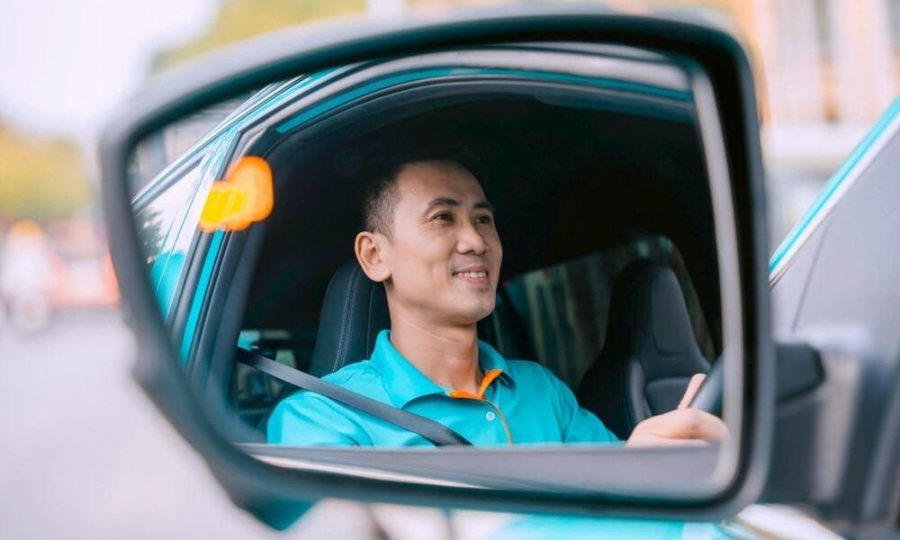 Cộng tác viên tuyển dụng tài xế cho Xanh SM vừa giúp gia tăng thu nhập, vừa mở lối phát triển bản thân (Ảnh: Xanh SM)