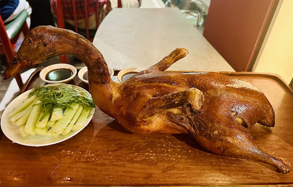 Mức giá vịt quay Bắc Kinh Tân Hải Vân rất tương xứng với chất lượng (Ảnh: Google Maps)