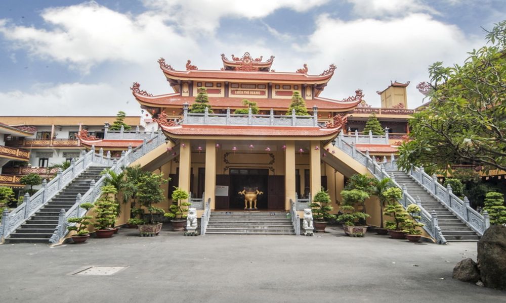 Chùa Phổ Quang là một địa điểm tâm linh nổi tiếng tại quận Tân Bình (Ảnh: Sưu tầm Internet)