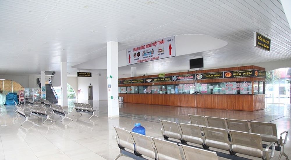 Hành khách có thể đến quầy bán vé ngay trong khu vực bến xe Hà Tĩnh