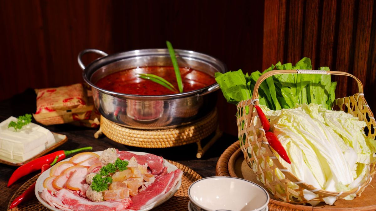 Review lẩu bò Nhà Gỗ: Ngon "nhức nách", không thử tiếc hùi hụi!
