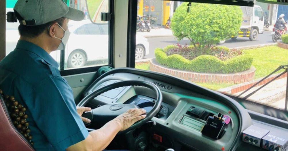 Lái xe du lịch đòi hỏi sức khỏe tốt và khả năng xử lý tình huống nhanh