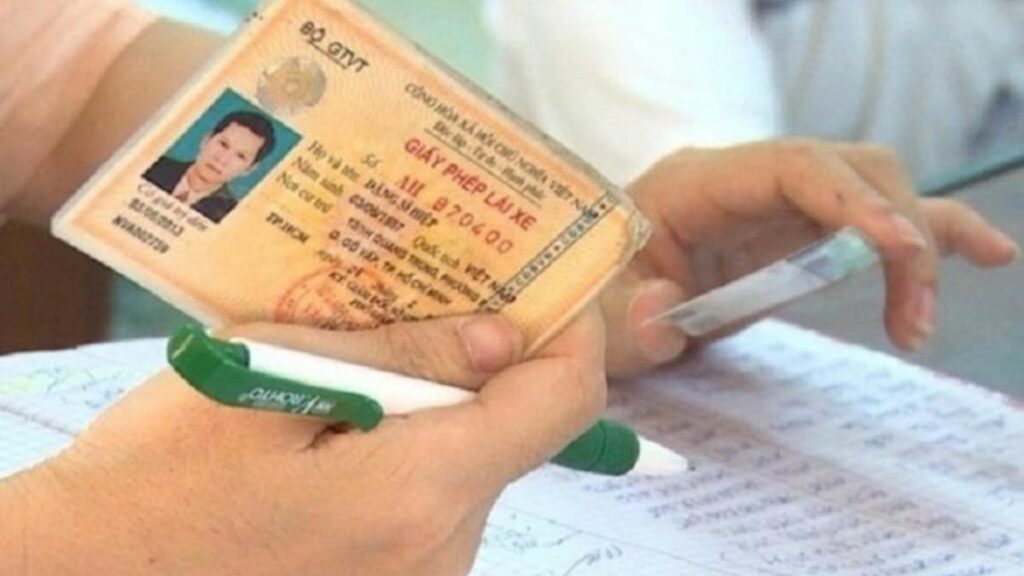 Mức phạt tiền khi không có bằng lái xe máy rất nặng