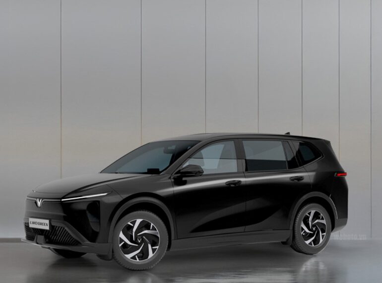 Trải nghiệm xe điện 7 chỗ Limo Green hiện đại