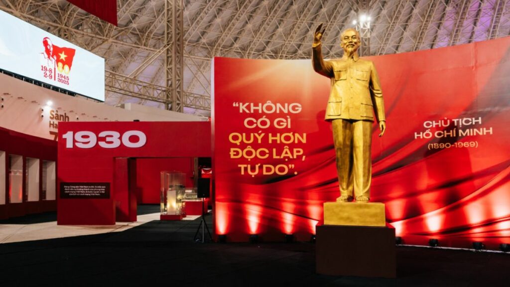Chủ đề 95 năm cờ Đảng soi đường