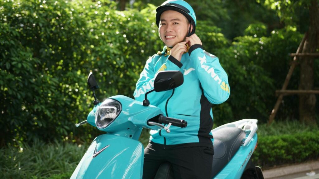 Di chuyển đến triển lãm A80 bằng Xanh SM Bike