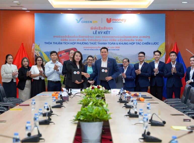 Ms. Trần Hạnh An - Director of Mobility Services Sales, GSM Vietnam & Laos (left), and Mr. Hà Chiến Thắng - Director of Star Fintech Sole Co., Ltd, at the partnership signing ceremony.