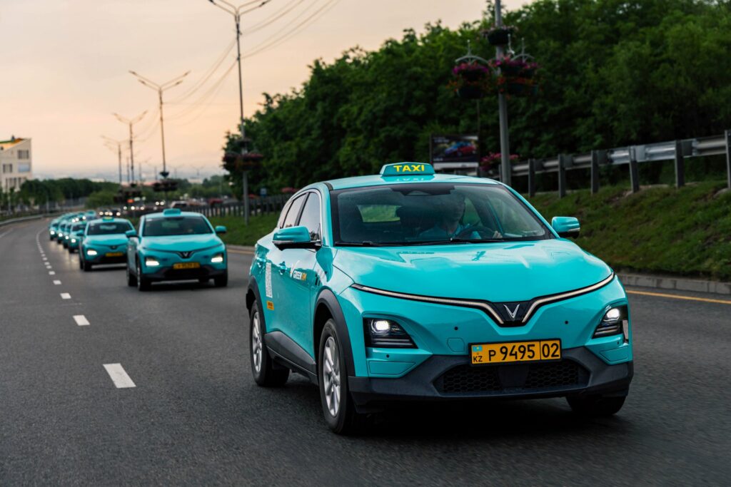 Trong giai đoạn đầu, Green SM triển khai dịch vụ tại thành phố Almaty với đội xe VinFast VF 6 Eco, mẫu SUV thuần điện phù hợp với nhu cầu di chuyển hằng ngày trong đô thị.