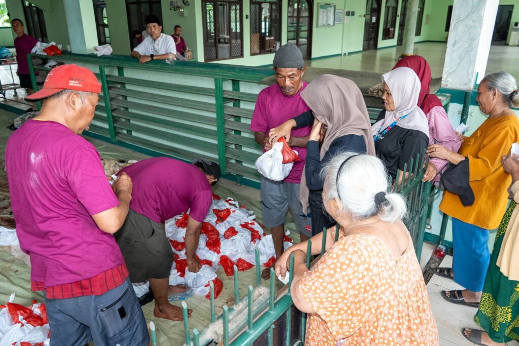 Merayakan Idul Adha, Mempererat Kebersamaan-IV209572