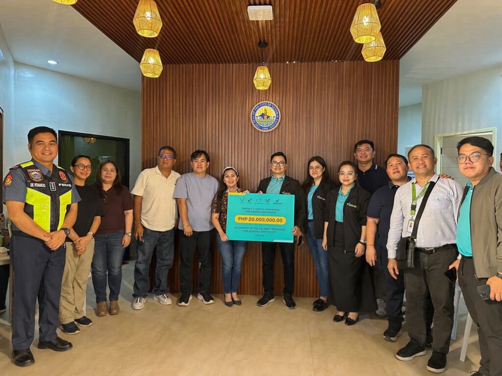 Representatives of Vingroup's businesses in the Philippines present a P20 million relief contribution to Hon. Lorelie G. Pacquiao, Mayor of General Santos City, in support of earthquake recovery efforts in General Santos City.