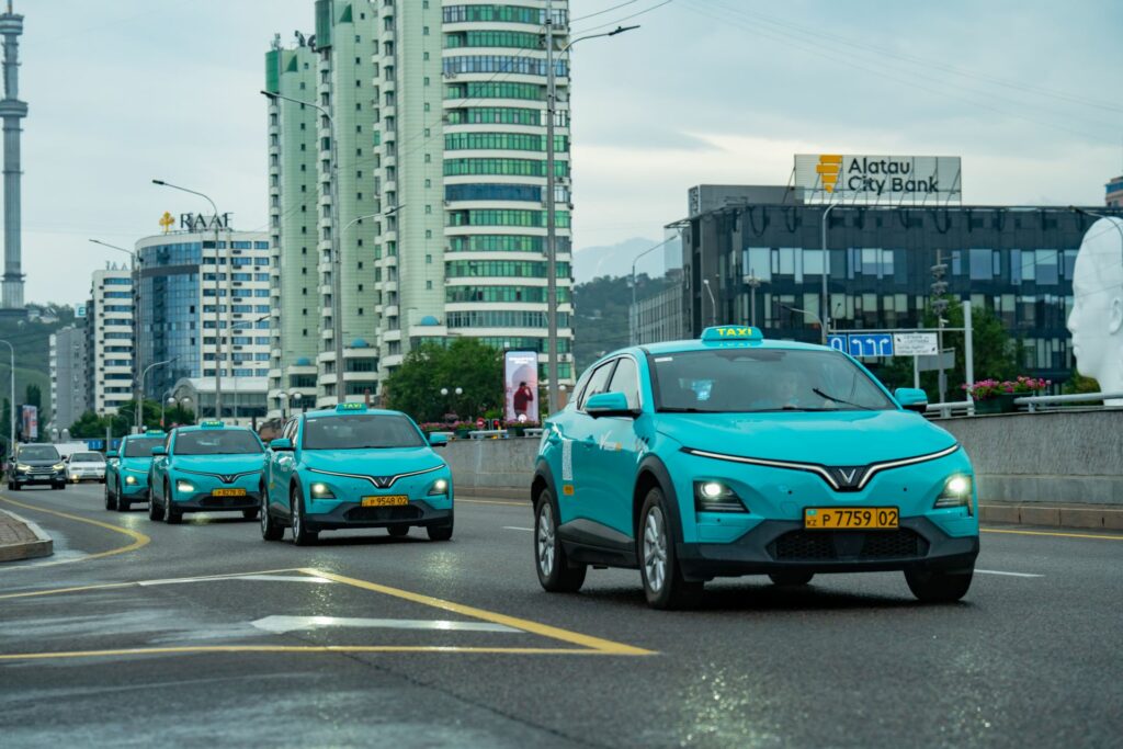 Trong giai đoạn đầu, Green SM triển khai dịch vụ tại thành phố Almaty với đội xe VinFast VF 6 Eco, mẫu SUV thuần điện phù hợp với nhu cầu di chuyển hằng ngày trong đô thị.
