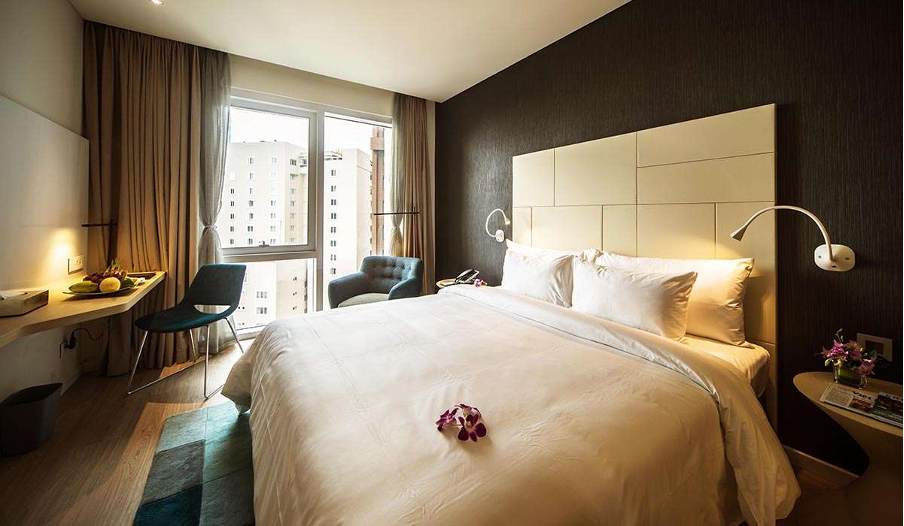 Deluxe Rooms at Liberty Central Saigon Riverside Hotel.