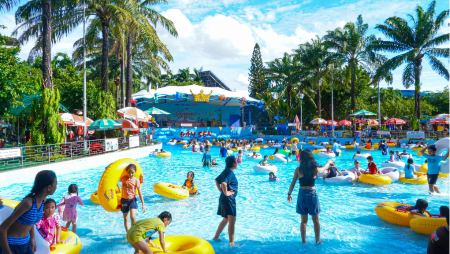 Dam Sen Water Park for entertainment.