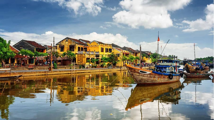 A beautiful photo of Thu Bon River, Hoi An Province