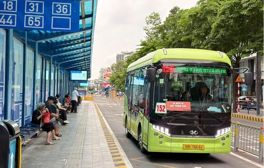 HCMC public bus at Ben Thanh station.