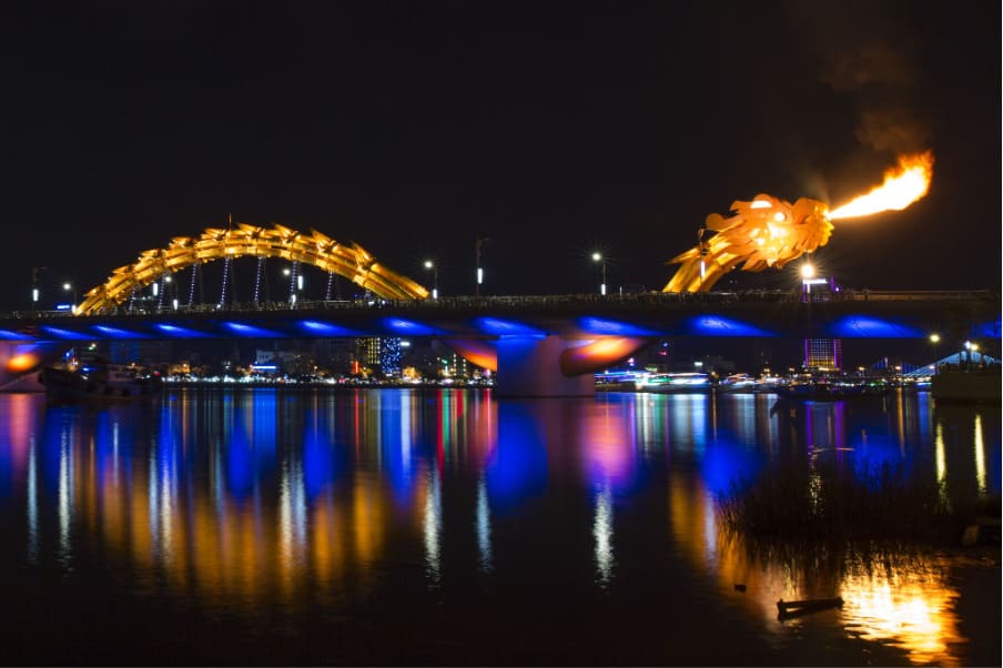 Dragon Bridge at night