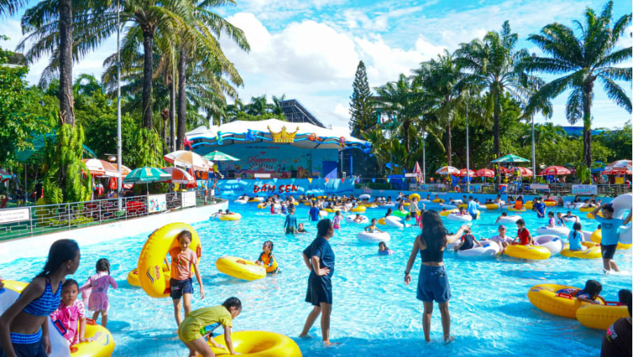 Dam Sen Water Park for entertainment 