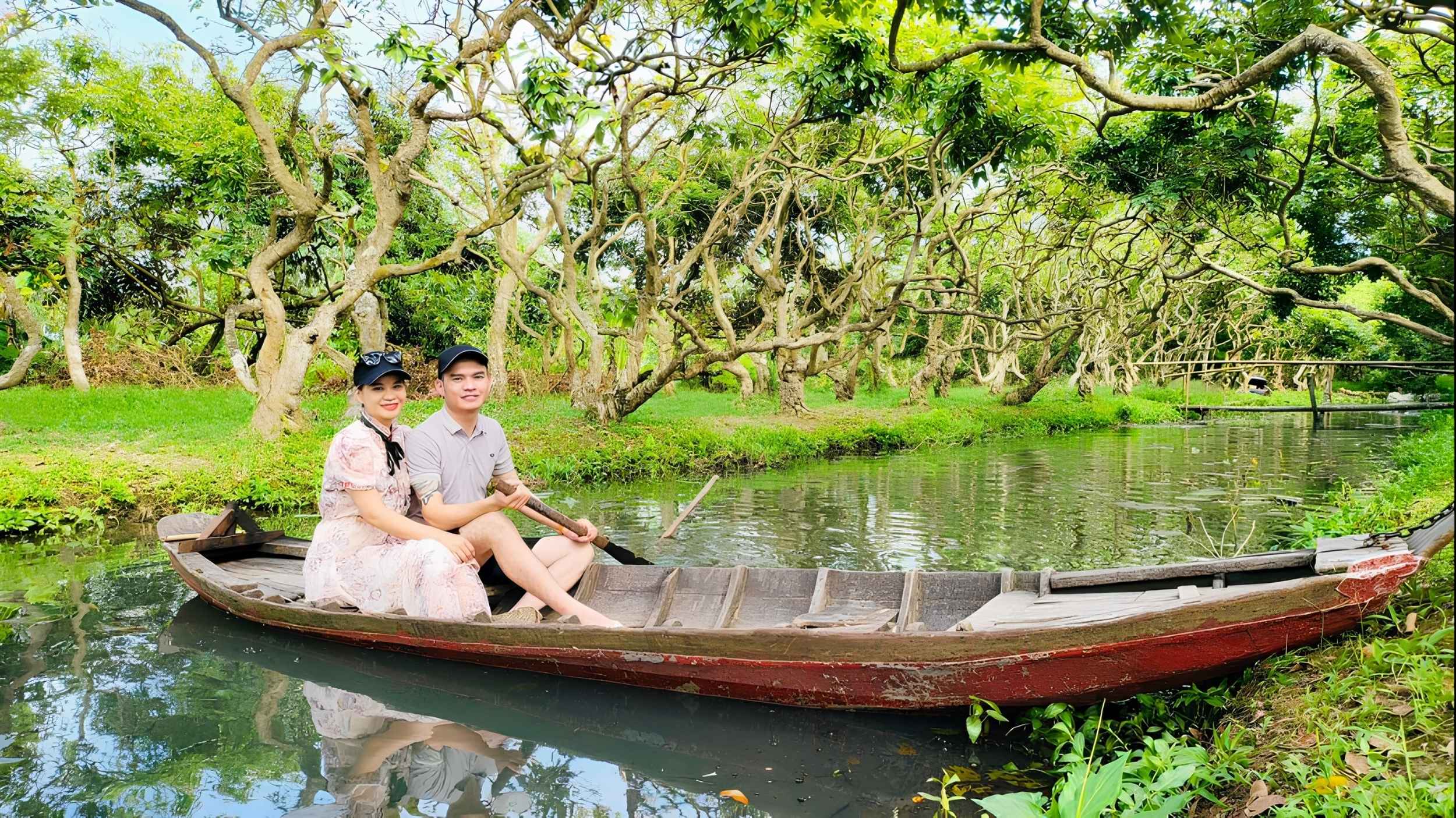 Du khách tham quan Cồn Sơn