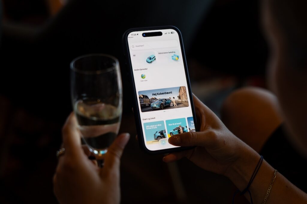 Khách hàng trải nghiệm App Green SM ở Đan Mạch.