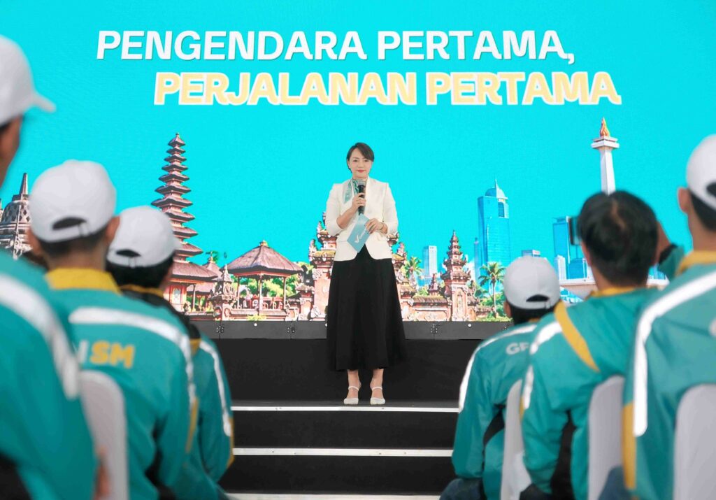 Ms. Tran Thanh Thuy, Green SM Deputy CEO of 2-Wheel Operations speaks at the launch of Green SM’s electric motorbike service in Jakarta.
