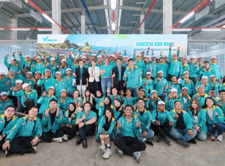 Green SM’s pioneer drivers mark the launch of the company’s electric motorbike service in Jakarta.